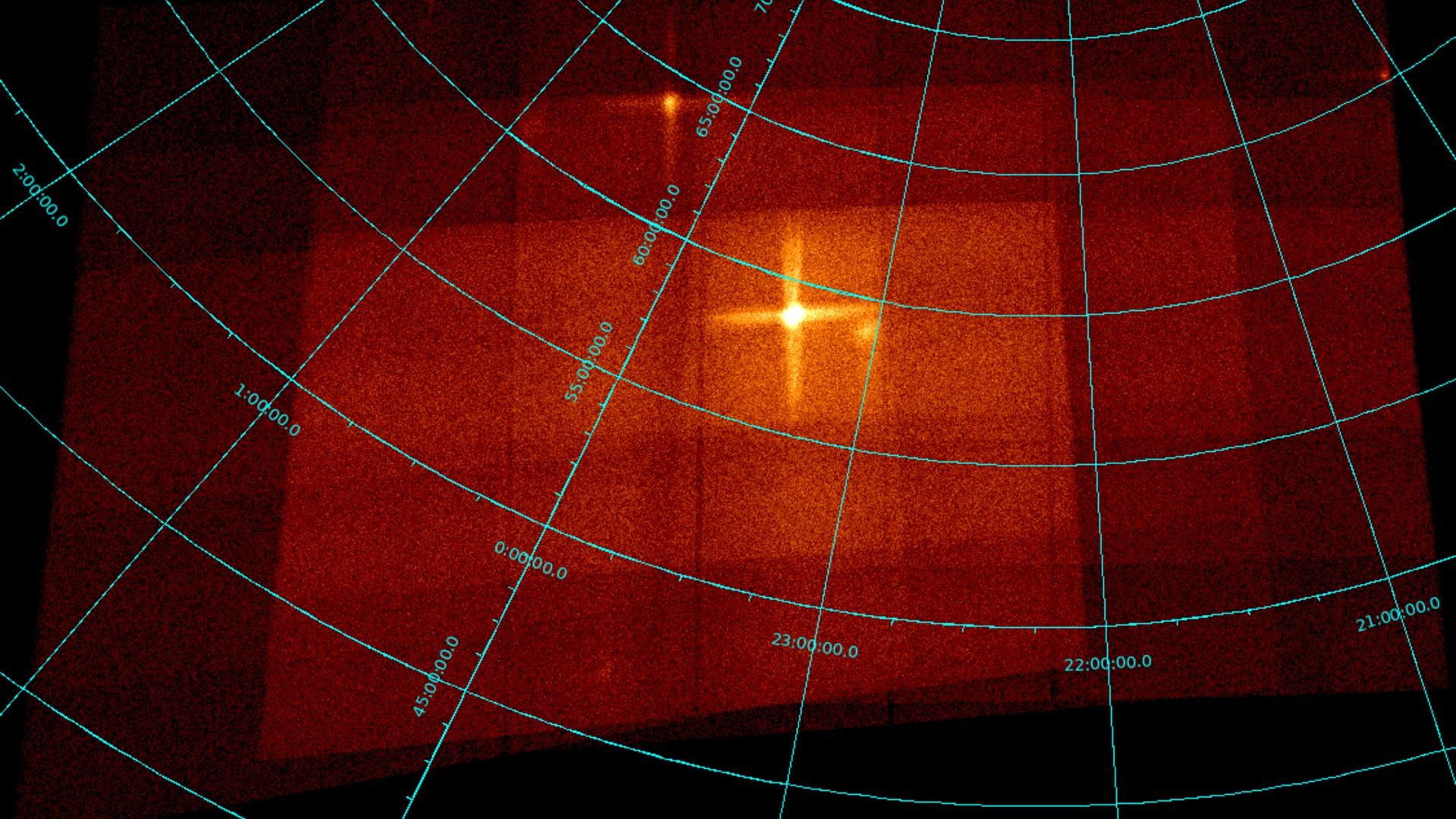 Image de test de la caméra X SXI de Smile : une mosaïque de carrés orange foncé avec, au centre, une croix claire marquant les restes de la supernova Cassiopeia A.