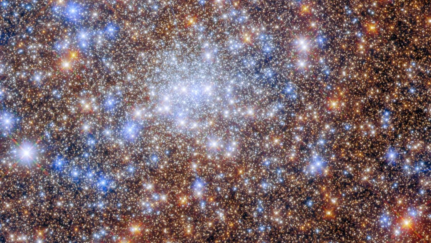 The globular cluster Terzan 4 seen by Hubble: thousands of stars packed close together against a black background.