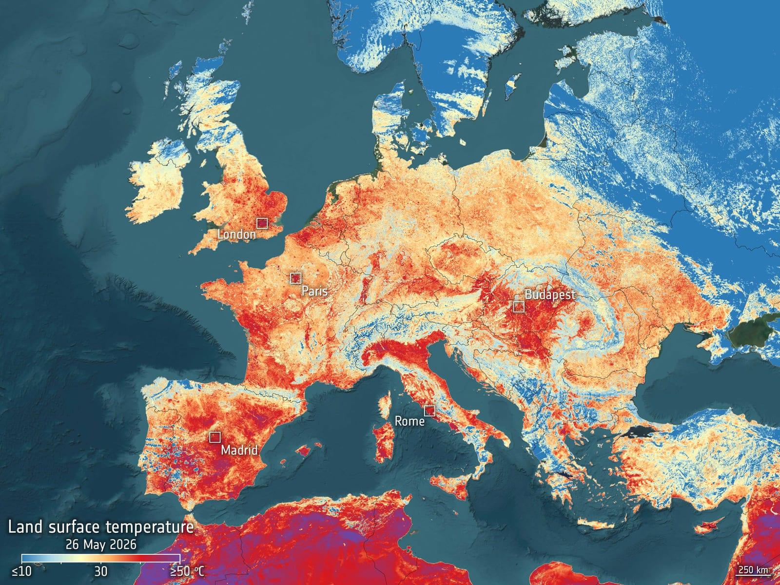 Mapa de las temperaturas de superficie en Europa durante la ola de calor del verano de 2026, con los valores más altos marcados en rojo y violeta sobre el sur del continente.