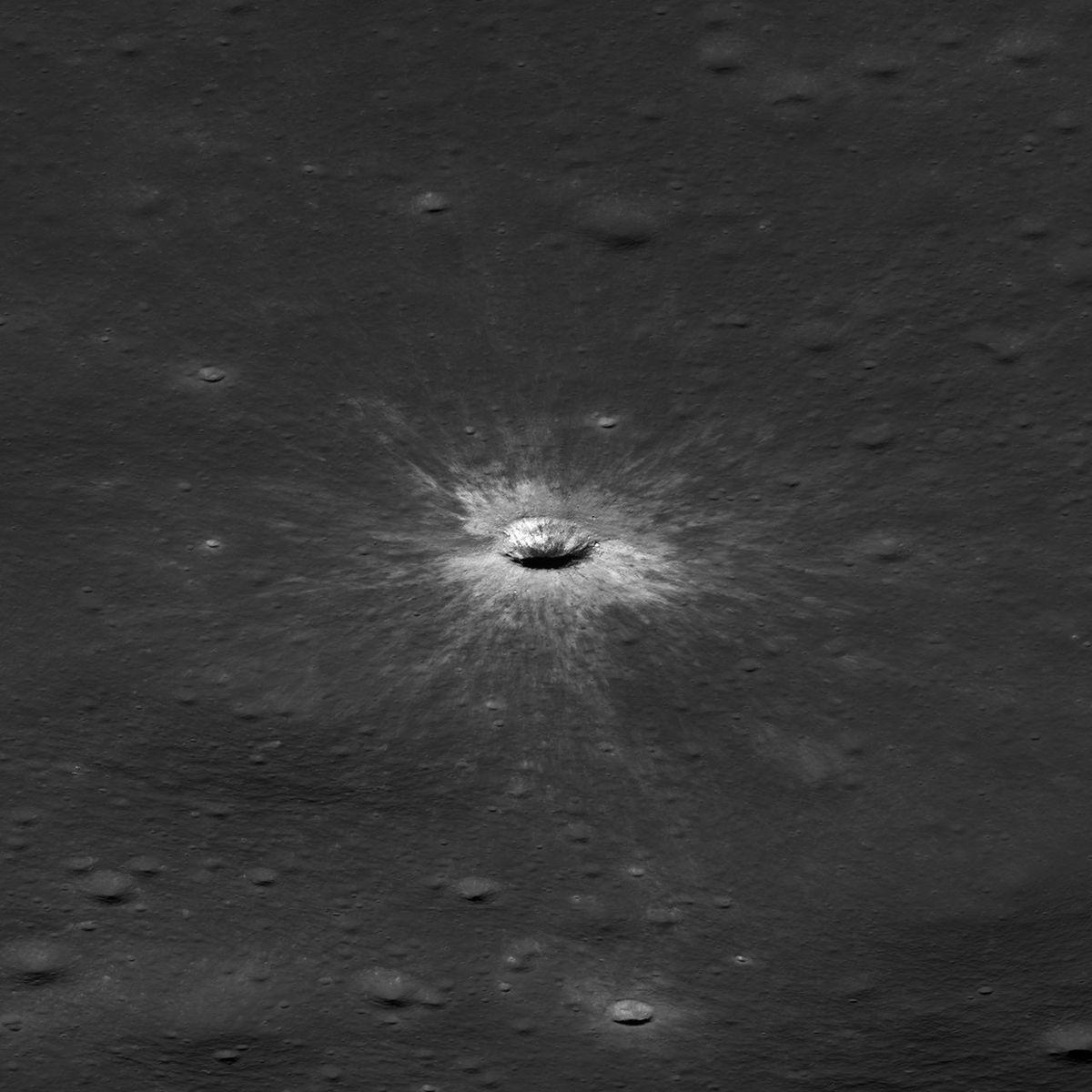 Oblique view of McGetchin crater taken from a 55-degree angle, showing the crater's depth and the spread of ejecta.