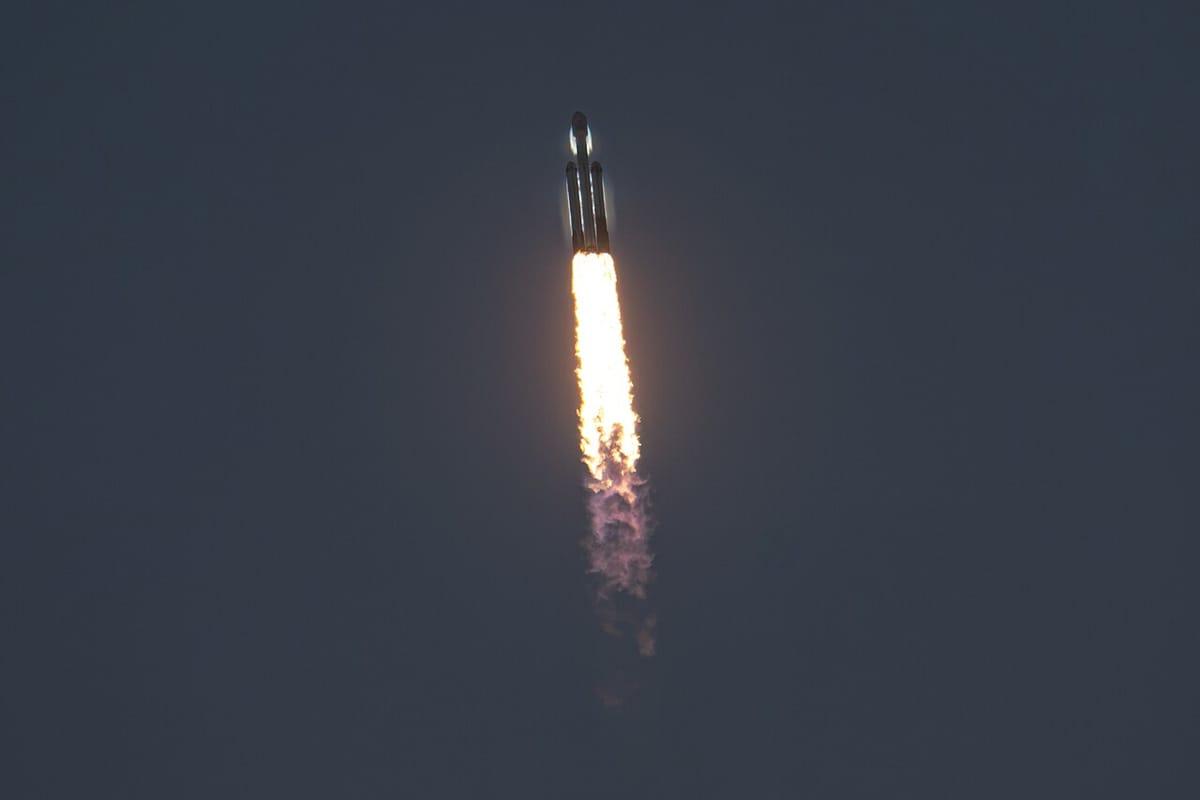 La Falcon Heavy décolle du pas de tir 39A au centre spatial Kennedy avec le télescope Roman, le 30 août 2026 à 7 h 26 EDT.