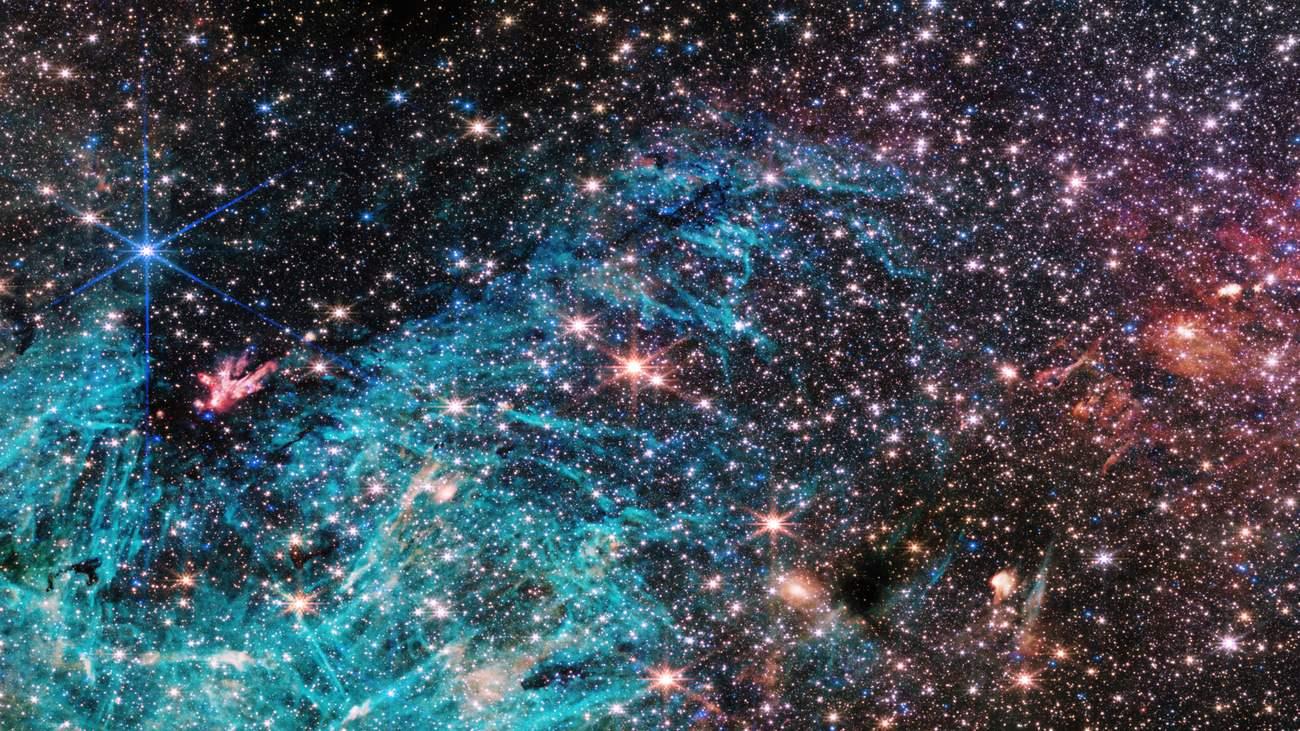 The center of the Milky Way seen by JWST's NIRCam, with hundreds of thousands of stars and dust filaments around the Sagittarius C region.